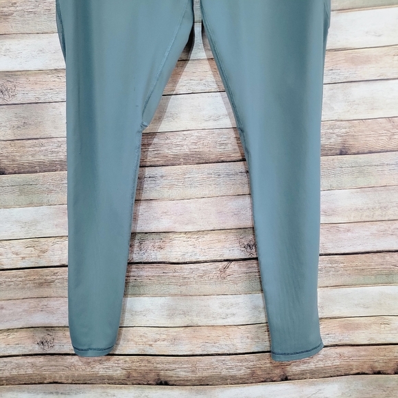 Victoria sport sage green knockout pocket athletic leggings Lg - Picture 4 of 13